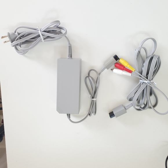 Nintendo Wii Black Console Bundle w/ Box, 2 Remotes, Mario CIB, HDMI + Access... - Picture 9 of 16